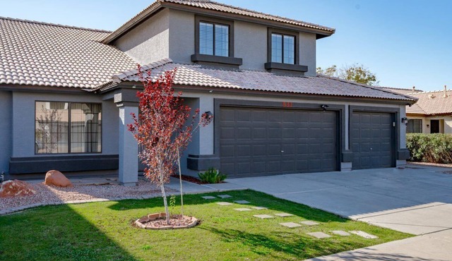 Spacious 4-bedroom house in charming Gilbert. Pool, Ping Pong/Pool Table & more.