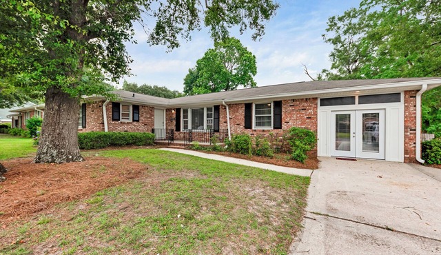 Spacious 4-bedroom house in charming Hanahan with AC, WiFi