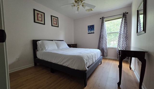 Spacious 4-bedroom house in nice Houston area, game room and a studio