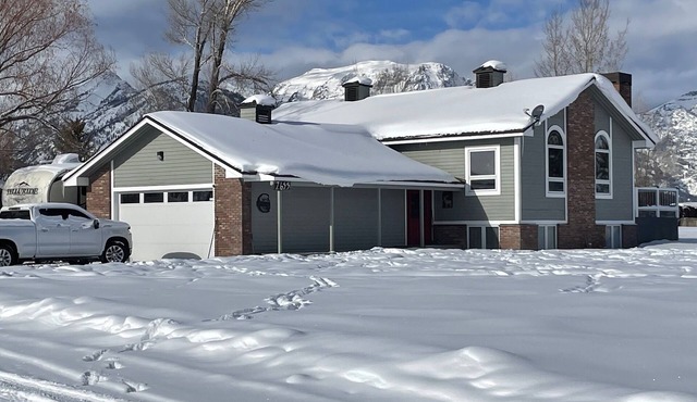 Spacious 4-bedroom house in charming Jackson with AC