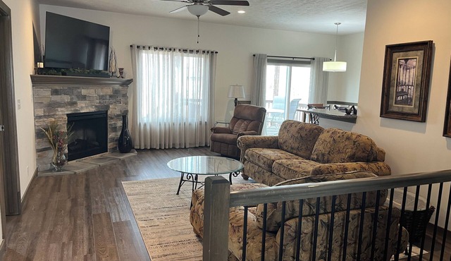 Spacious 4-bedroom house with AC, WiFi in NW Lincoln