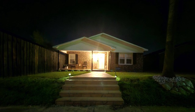 Spacious 4-bedroom house in charming Lumpkin with Heat/AC, WiFi, swimming pool