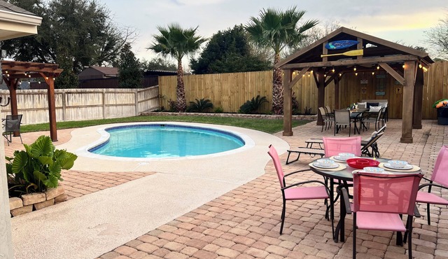 Spacious 4-bedroom house in charming McAllen with Pool