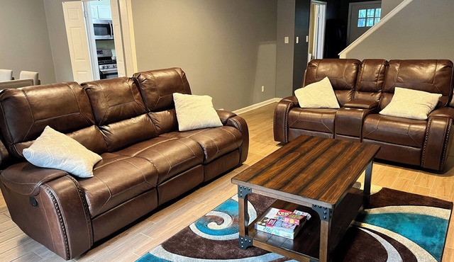 Spacious 4-bedroom house in charming Memphis with AC, WiFi