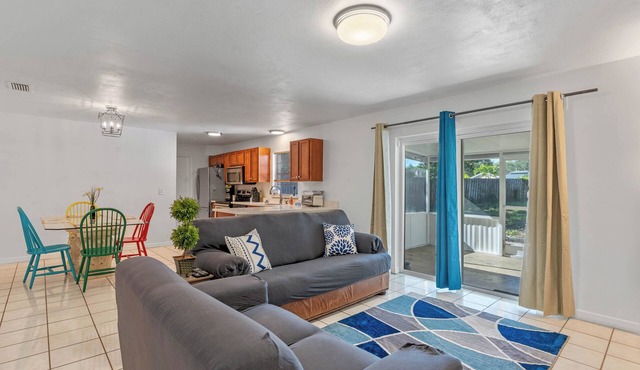 Spacious 4-bedroom house with WiFi, Game room by Universal Studios