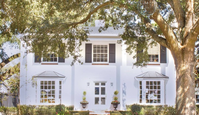 Spacious 4-bedroom house with pool in the College Park neighborhood of Orlando