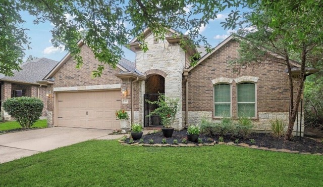 Spacious 4-bedroom house in gorgeous Creekside Neighborhood