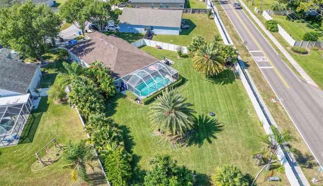 Spacious 4-bedroom house in charming Valrico with WiFi, AC,pool and big yard