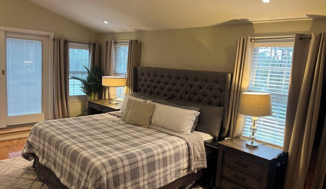 Spacious 4-bedroom house mins to Gilette/patriots place