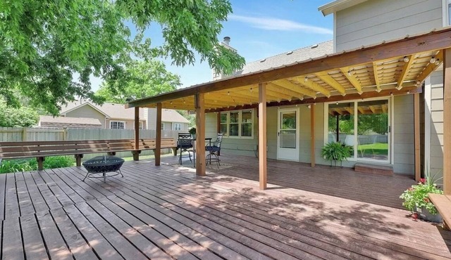 Spacious 4-bedroom house with WiFi and AC in nice Wichita