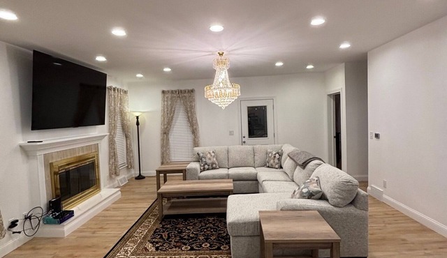 Spacious 4-bedroom house in peaceful Erie perfect for multiple cupules & familie
