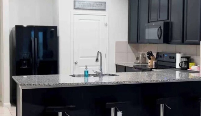 Spacious 4-bedroom house in fabulous Kyle with AC comfort