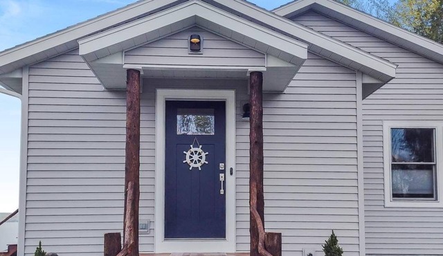 Spacious 4-bedroom house on Lake Delta on a private road