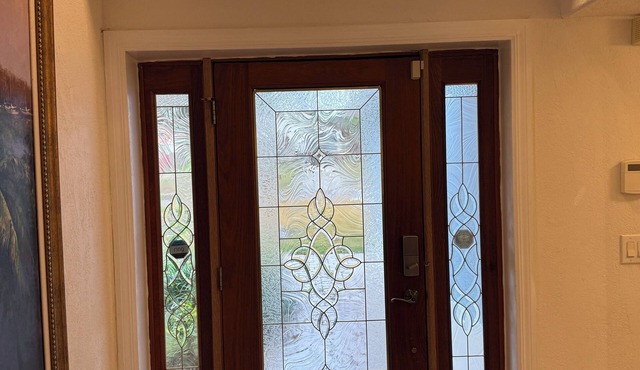 Spacious 4-bedroom house on beautiful Lake Apopka.