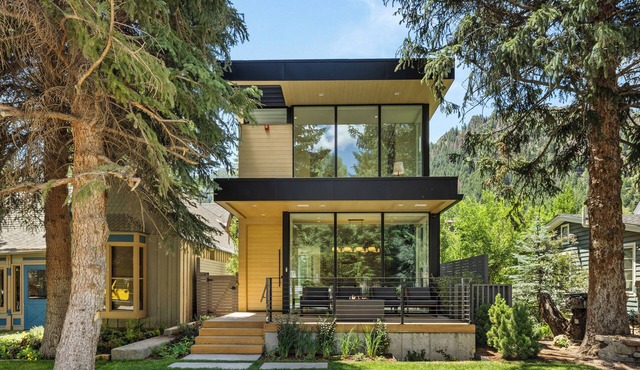Spacious 4-bedroom house in gorgeous Aspen with fitness and entertainment room.