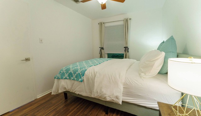 Spacious 4-bedroom house in peaceful Austin, 10 min from airport