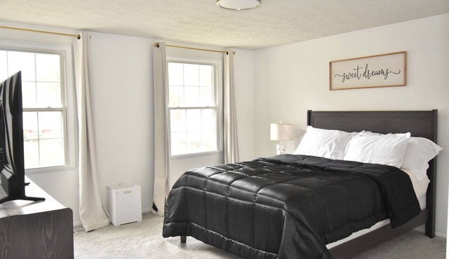 Spacious 4-bedroom house with AC in quaint Bowie