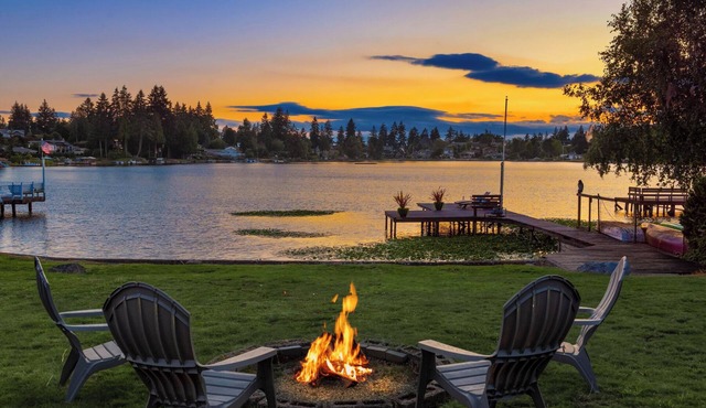 Spacious 4-bedroom house on Lake Burien.