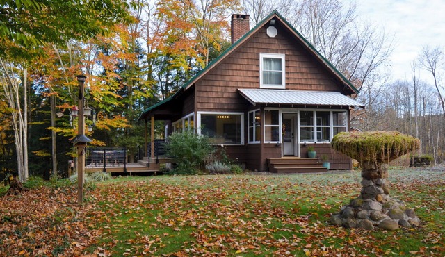 Spacious 4-bedroom house with outdoor entertainment spaces in charming Colden