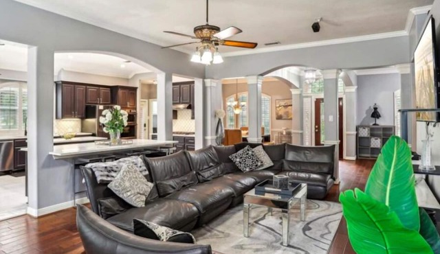 Spacious 4-bedroom house with AC, WiFi in peaceful Cypress