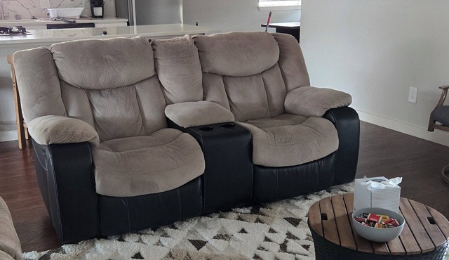 Spacious 4-bedroom house with WiFi and AC in amazing Dallas