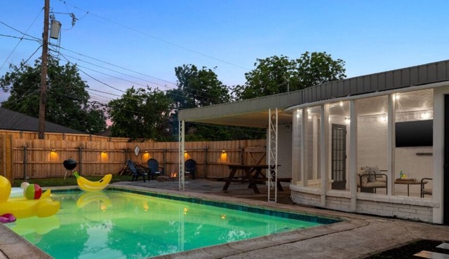 Spacious 4-bedroom house in charming Dallas with AC, WiFi