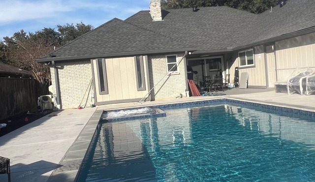 Spacious 4-bedroom house in superb Dallas with a relaxing hot tub and pool