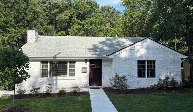 Spacious 4-bedroom House Steps from Downtown Durham with AC, WiFi