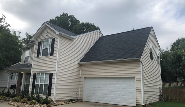 Spacious 4-bedroom house in Greer