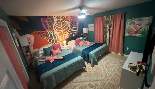 Spacious 4-bedroom house in charming Hudson minutes from the beach