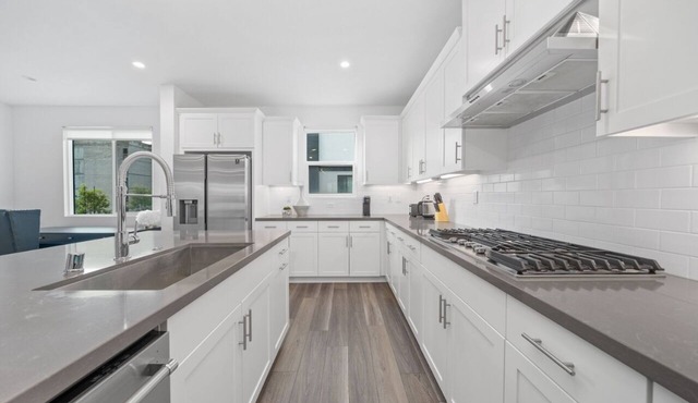 Spacious 4-bedroom house in lovely Irvine with WiFi, AC