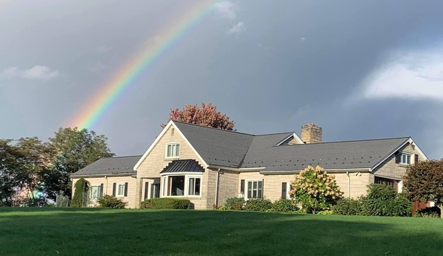 Spacious 4-bedroom house right off turnpike