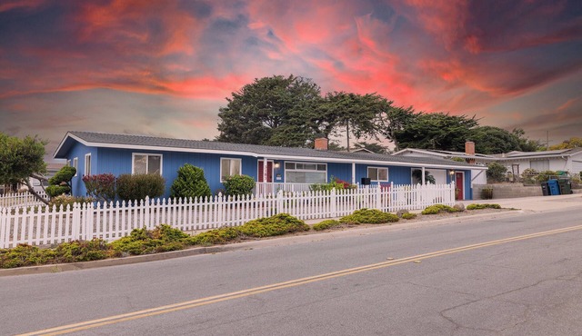 Spacious 4-bedroom house in delightful Marina with WiFi
