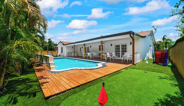 Spacious 4-bedroom house with heated pool in amazing Miami Game Room