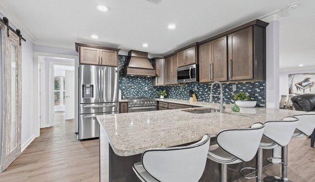 Spacious 4-bedroom house in lovely Mobile with stunning enclosed pool