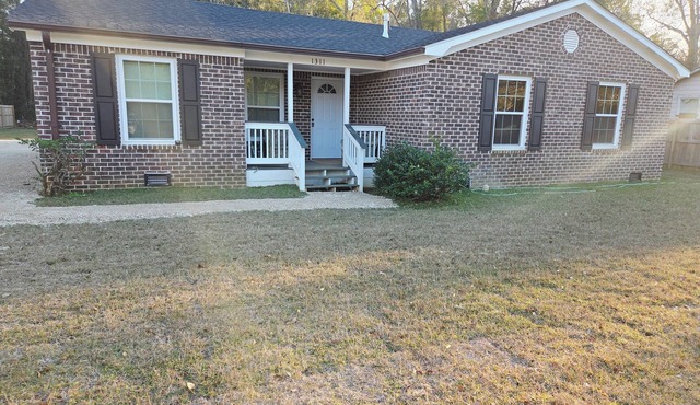 Spacious 4-bedroom house in welcoming Mobile with AC