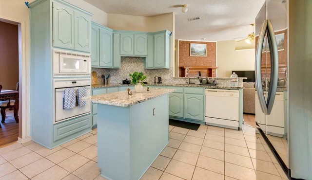 Spacious 4-bedroom house centrally located in DFW with all necessary amenities