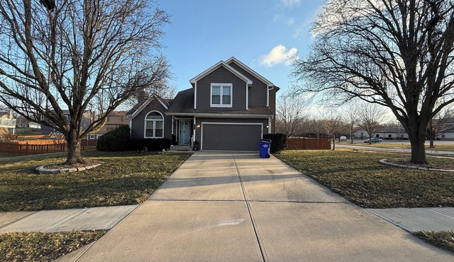 Spacious 4-bedroom house in charming Olathe