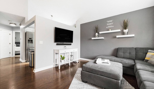 Spacious 4-bedroom house in the heart of West Omaha close to EVERYTHING