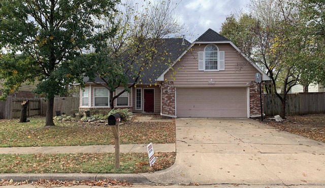 Spacious 4-bedroom house with AC and WiFi in charming Owasso