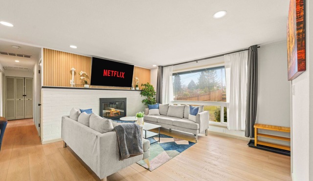 Spacious 4-bedroom house in nice SeaTac with WiFi