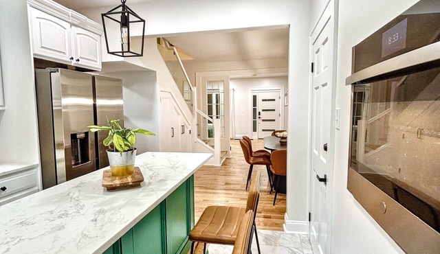 Spacious 4-bedroom house in charming Utica with WiFi, AC