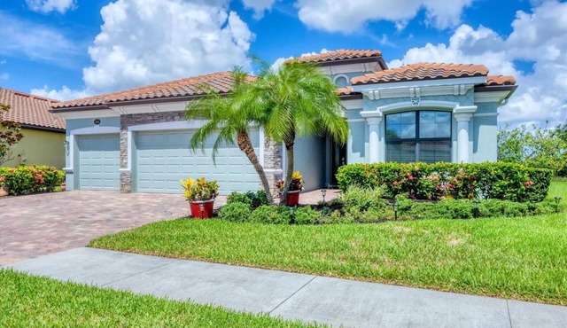 Spacious 4-bedroom house in tranquil Venice with private lanai.