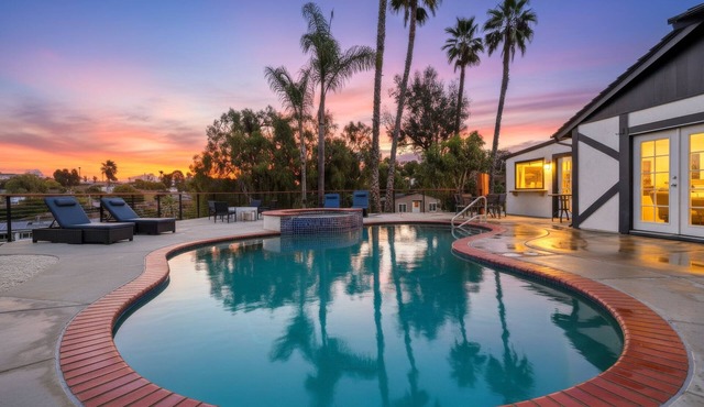 Spacious 4-bedroom house in fabulous Vista with saltwater pool and jacuzzi
