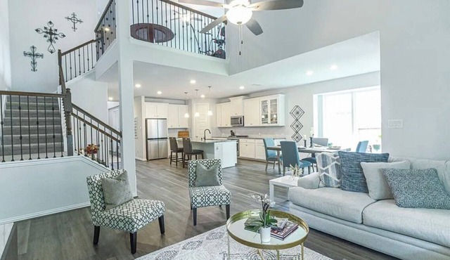 Spacious 4-bedroom house in charming Woodlands Hills, close to Lake Conroe