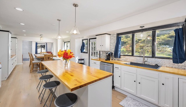 Spacious 4-bedroom house in Xenia near Universities