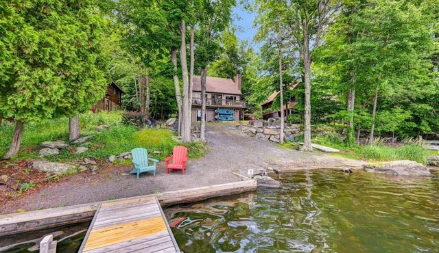 Spacious 4-bedroom Lake front house in serene Lake Ariel with AC