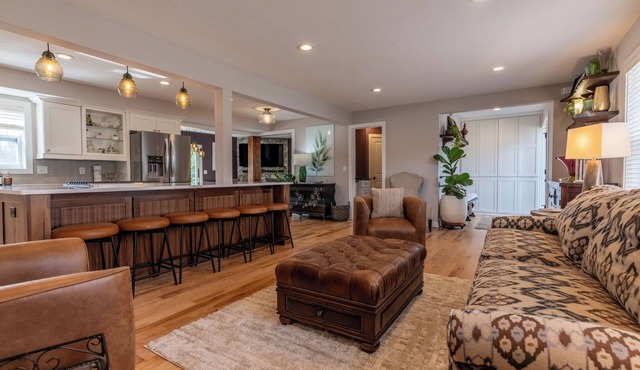 Spacious 4 - Bedroom Luxury Living in the Heart of Stillwater