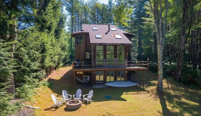 Spacious 4-bedroom lake home near skiing, biking, hiking and bird watching.