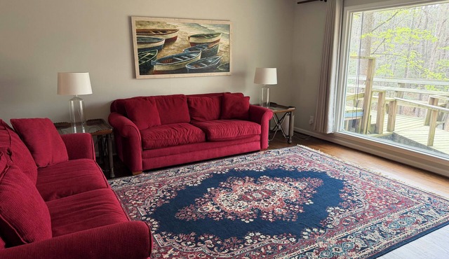 Spacious 4-bedroom lake house in delightful Manson with AC/rec room/dock